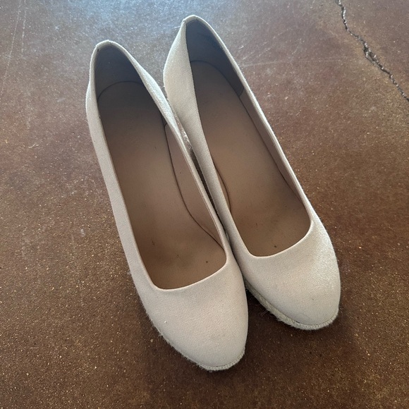 J. Crew Classic Cream Heels - Picture 1 of 5